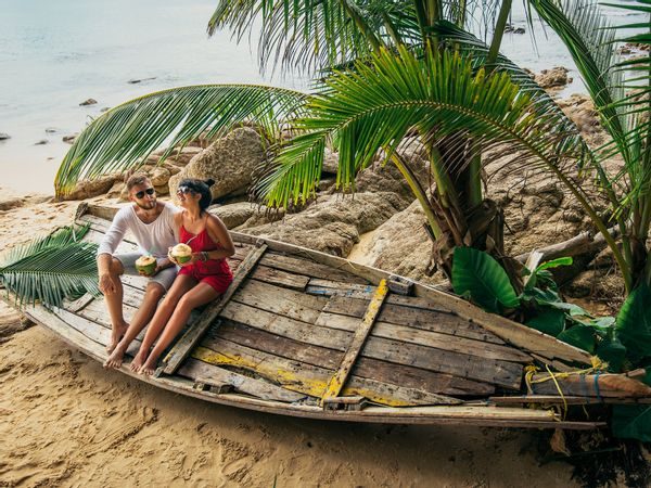 బంప‌ర్ ఆఫ‌ర్ : ఈ దీవిలో ప‌నిచేసే జంట‌కు రూ 88 ల‌క్ష‌ల వేత‌నం!