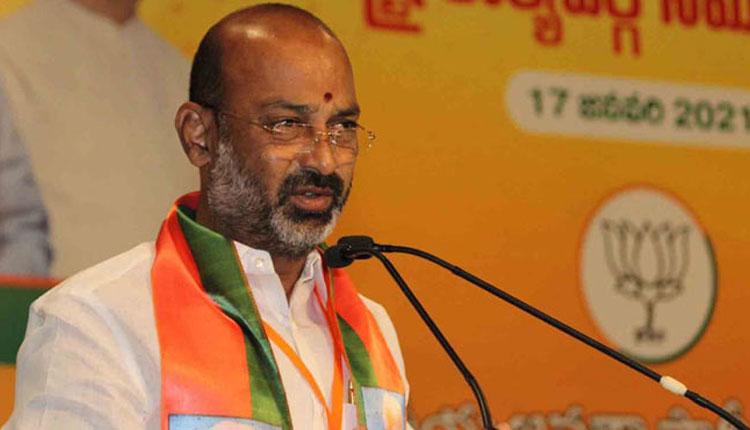 బండి.. ఇదేనా నీ సంస్కారం