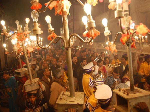 కొవిడ్-19 నిబంధనలకు పాతర : పెండ్లి వేడుకలో మహిళా తహసిల్ధార్ డ్యాన్స్