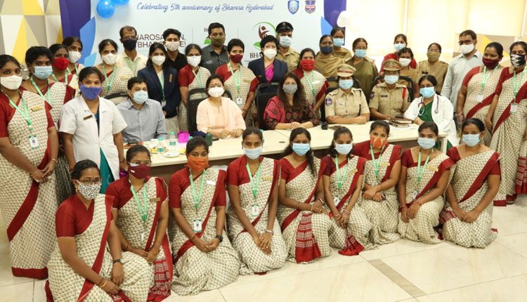 వారి నిస్వార్థ సేవకు వందనం : శిఖా గోయ‌ల్‌