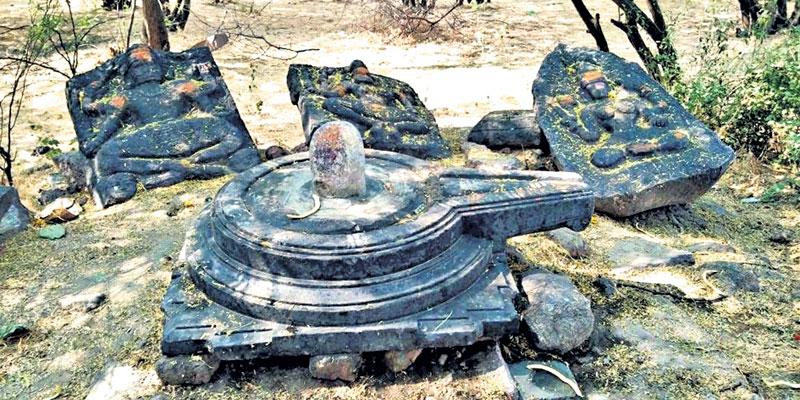 బాసరలో ప్రాచీన విగ్రహాలు