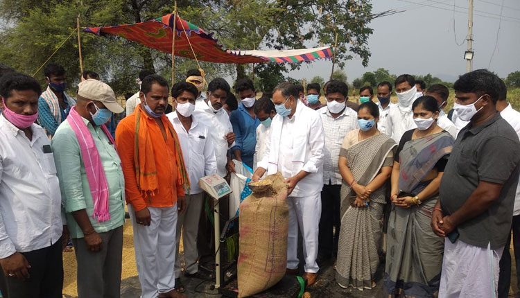 కేంద్రం రైతు వ్యతిరేకి..సీఎం కేసీఆర్‌ రైతు పక్షపాతి