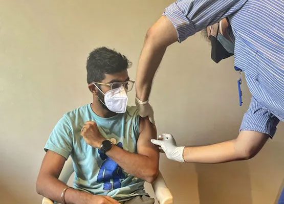 వ్యాక్సిన్‌ వేసుకున్న పేసర్‌ బుమ్రా