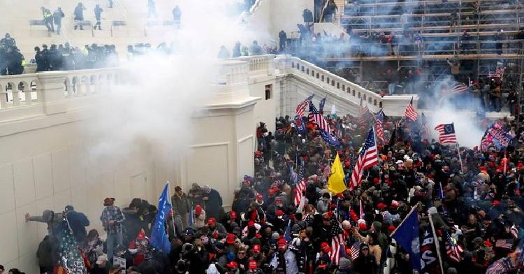 క్యాపిట‌ల్ హిల్ దాడి వీడియోలు అమ్మిన వ్య‌క్తి నుంచి 90 వేల డాల‌ర్లు సీజ్‌