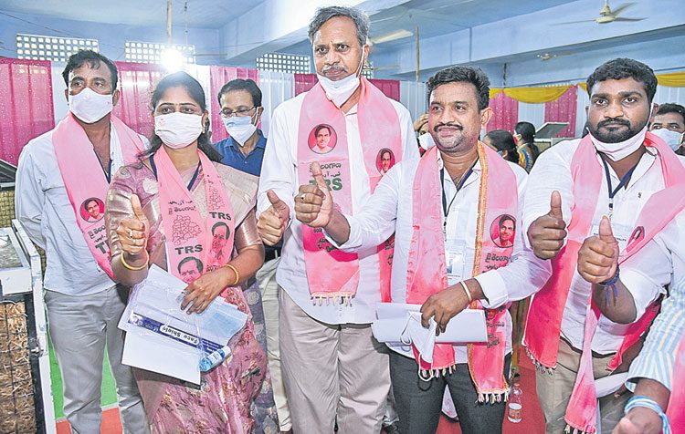 కొలువుదీరినపాలక మండళ్లు