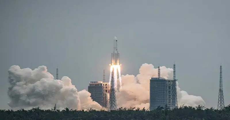 హ‌మ్మ‌య్య‌.. స‌ముద్రంలో కూలిపోయిన చైనా అతిపెద్ద రాకెట్‌