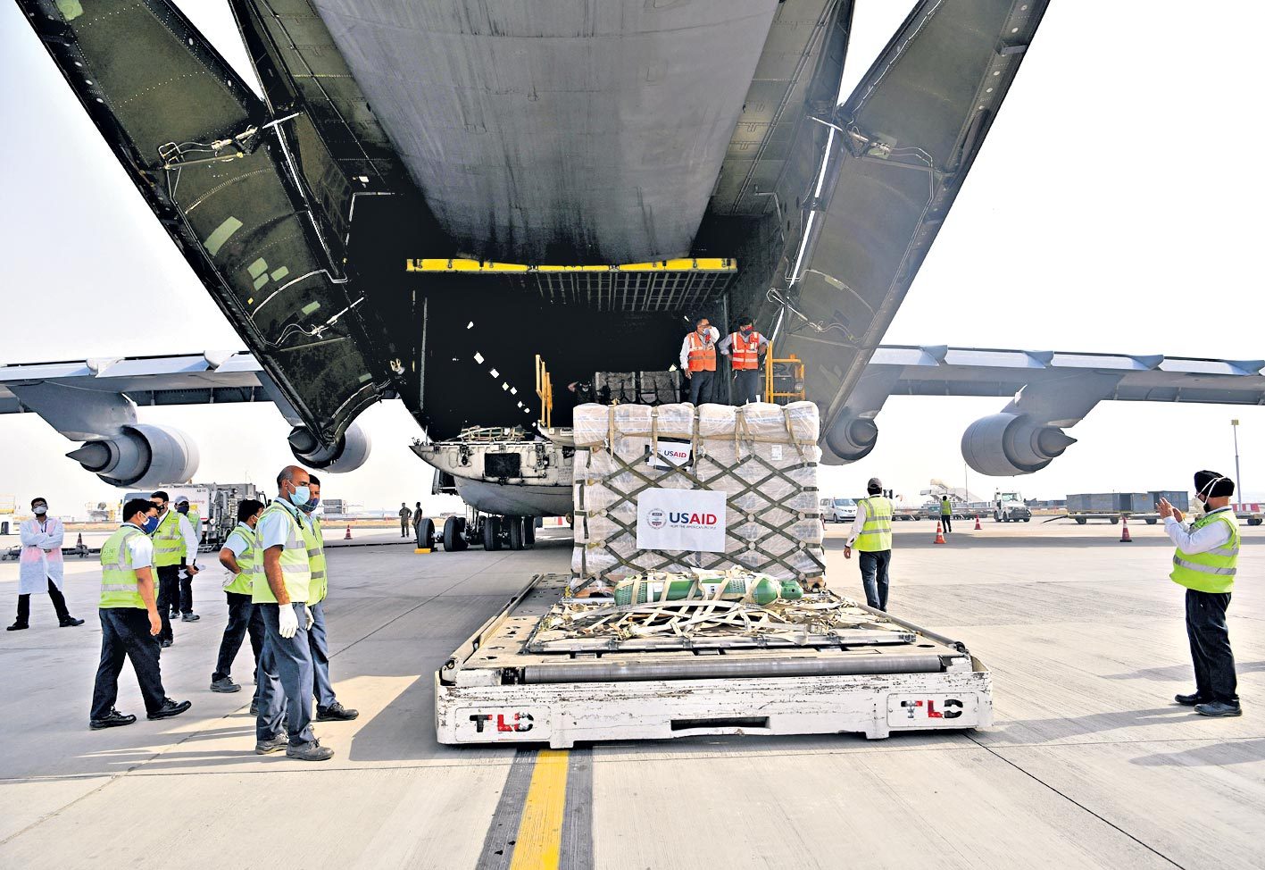 విదేశాల బాసట