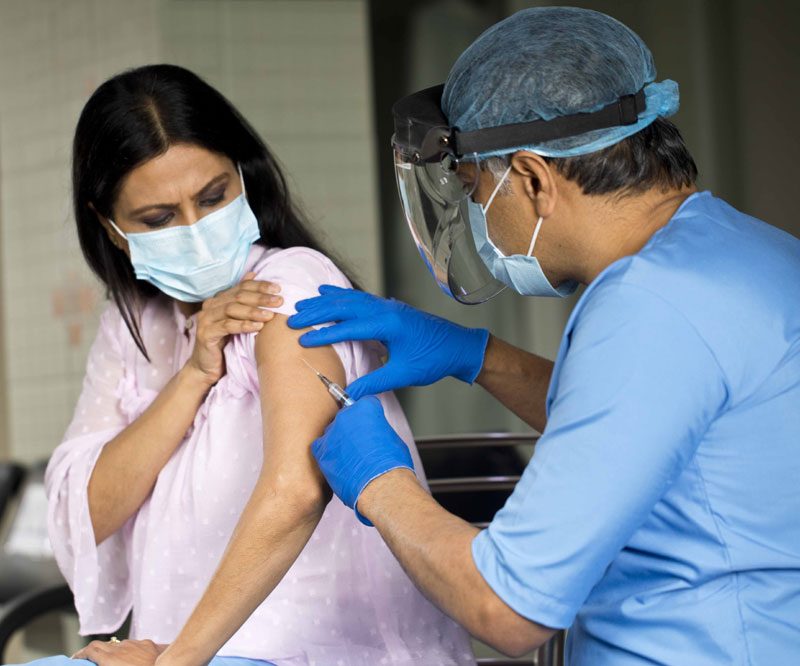 COVID Vaccine : వ్యాక్సిన్ ఎవ‌రు తీసుకోవ‌చ్చు? గుండెజ‌బ్బులు, షుగ‌ర్ ఉంటే టీకా తీసుకోవ‌చ్చా?