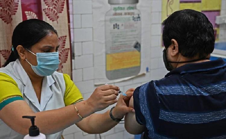 రెండు వేర్వేరు డోసులు తీసుకుంటే ఎలా ? వ్యాక్సిన్ మిక్సింగ్‌పై త్వ‌ర‌లో స్ట‌డీ