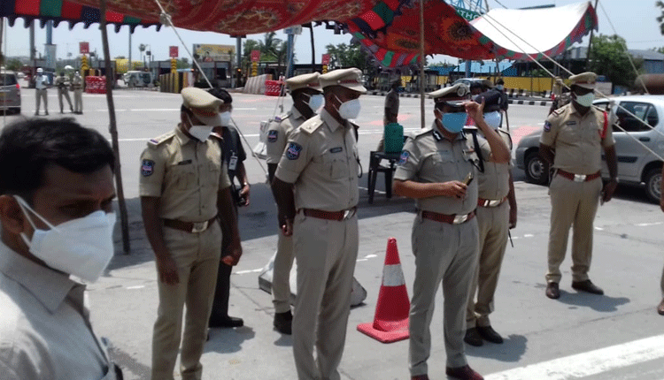 లాక్ డౌన్‌ను పరిశీలించిన సీపీ మహేష్ భగవత్