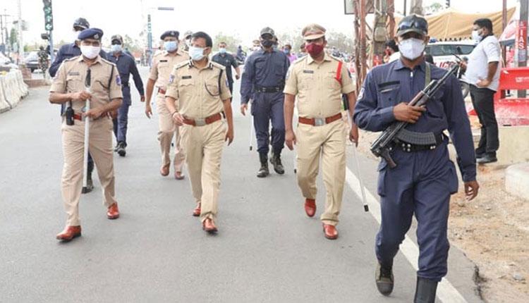 ఇంట్లోనే ఉండండి.. ల‌క్ష‌ణాలుంటే ప‌రీక్ష చేయించుకోండి.. సీపీ స‌జ్జ‌నార్‌