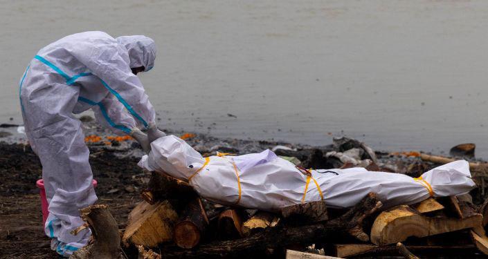 పాత సమాధులను తవ్వితేనే జాగా!