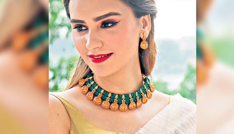 దారాల హారాలు