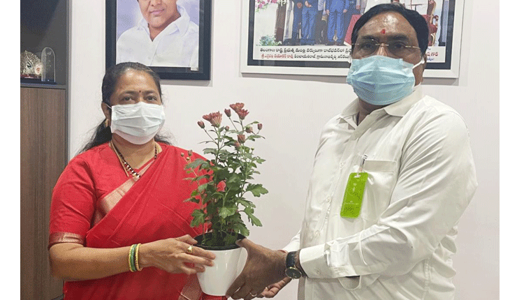 మంత్రి ఎర్రబెల్లిని క‌లిసిన వ‌రంగ‌ల్ మేయ‌ర్