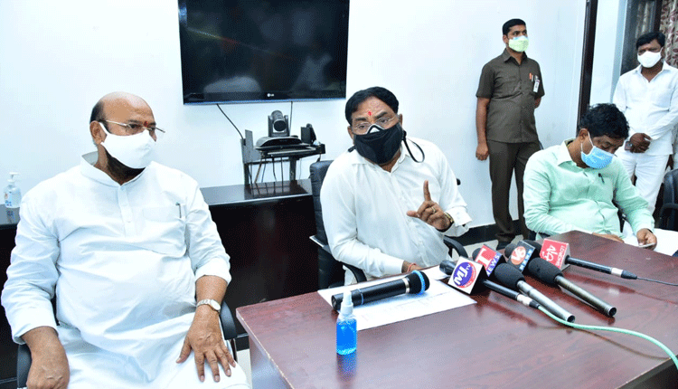 ప్రభుత్వ హాస్పిటల్స్‌లో మెరుగైన సేవలందించాలి