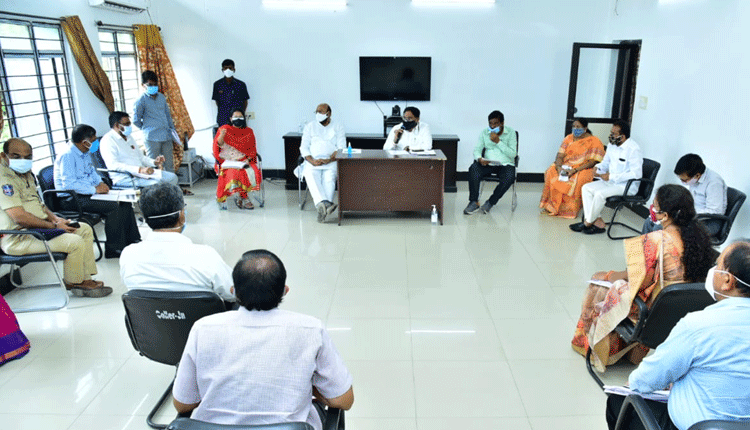 తడిసిన ధాన్యాన్ని కొంటాం : మంత్రి ఎర్రబెల్లి