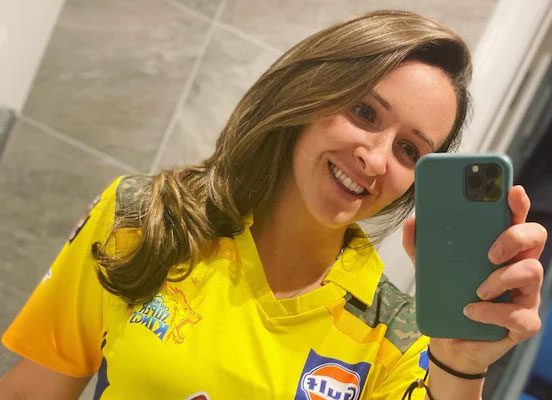 మహిళా క్రికెటర్‌కు సీఎస్‌కే సర్‌ప్రైజ్‌ గిఫ్ట్‌