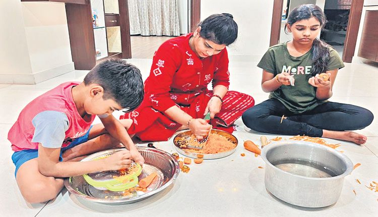 కుటుంబం మొత్తం కరోనా రోగుల సేవలో