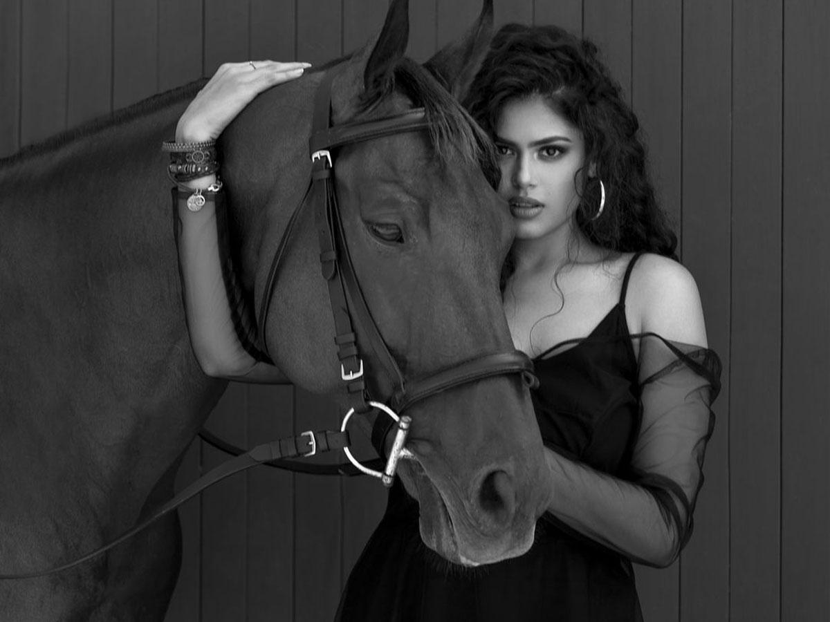 జాతిరత్నం హీరోయిన్ గ్లామ‌ర్ పిక్స్‌.. వైర‌ల్‌