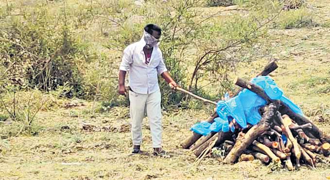 హిందూ మహిళకు ముస్లిం అంత్యక్రియలు