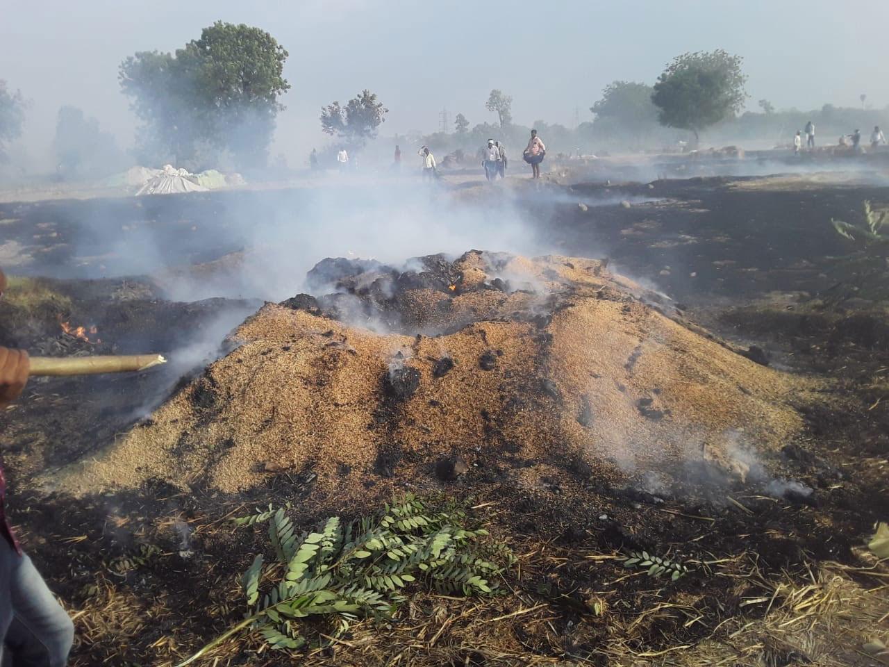 వరికొయ్యలకు నిప్పు