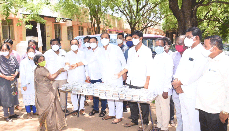 గద్వాలలో కరోనా రోగులకు నిత్యాన్నదానం