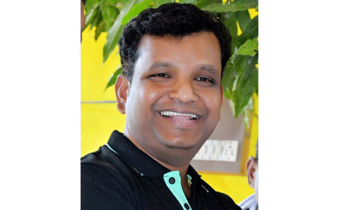 జర్నలిస్టులకు ఆర్థిక సాయం అందజేసిన ఎమ్మెల్యే