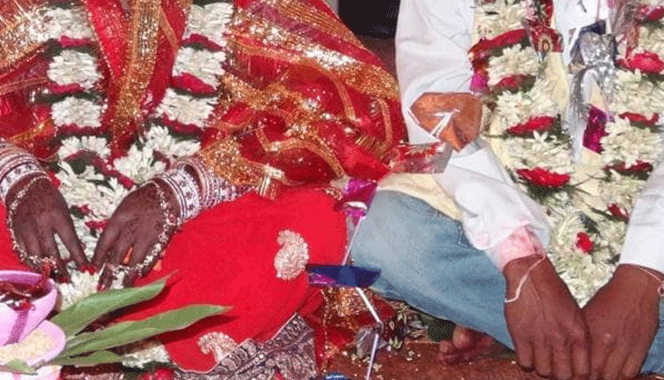 మైనర్‌ వివాహాన్ని అడ్డుకున్న పోలీసులు