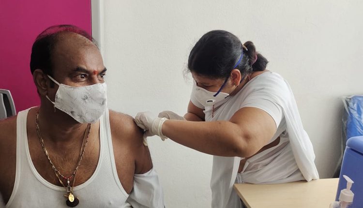 రెండో డోస్‌ వ్యాక్సిన్‌ వేసుకున్న ఎమ్మెల్యే బండ్ల