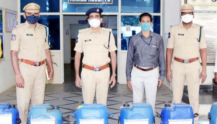 పోలీసులకు సహకారంతో..మరింత ఉత్సాహం