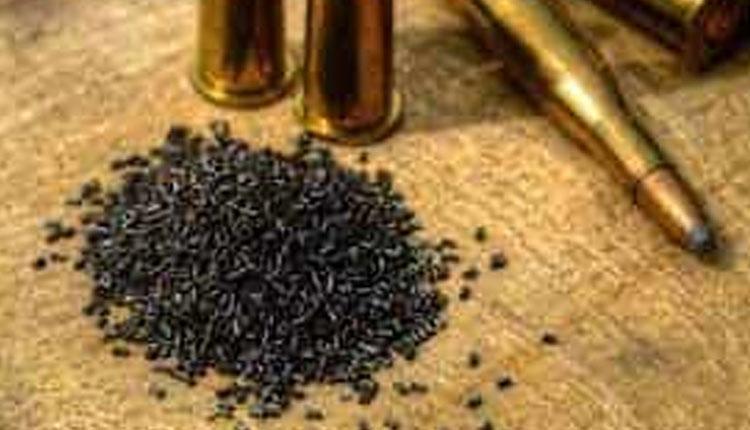 136 కిలోల గ‌న్‌పౌడ‌ర్ స్వాధీనం