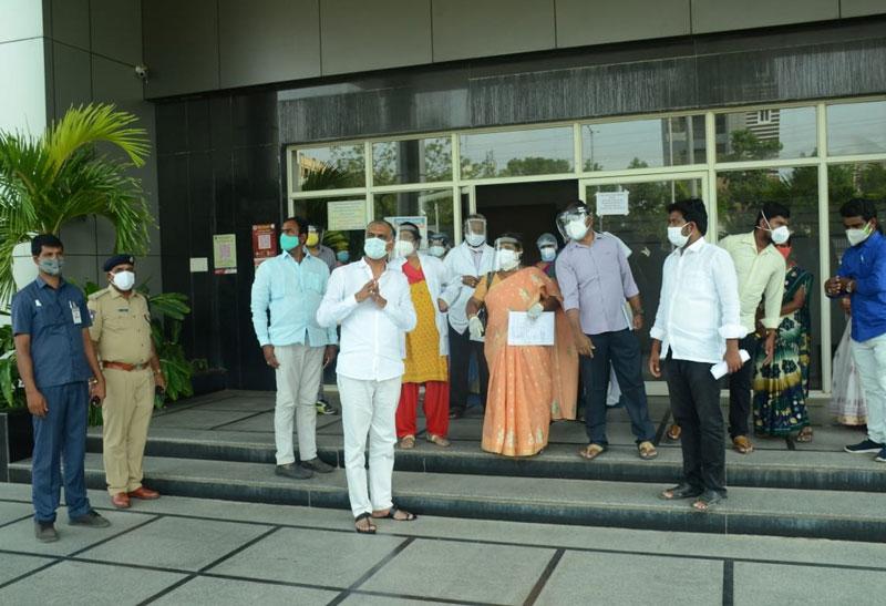 బాధితులకు ధైర్యం కల్పించాలి