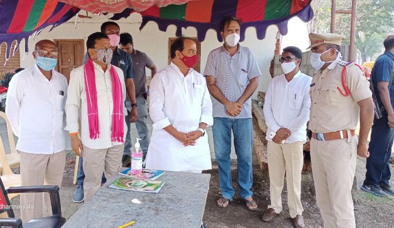 చెక్‌పోస్టుల వద్ద అప్రమత్తంగా ఉండండి