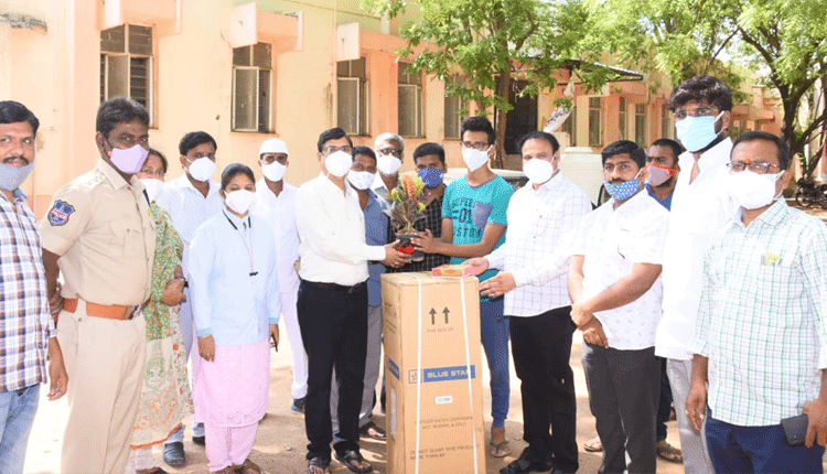 కరోనాతో కోలుకున్న వ్యక్తి.. వాటర్ మిషన్ వితరణ