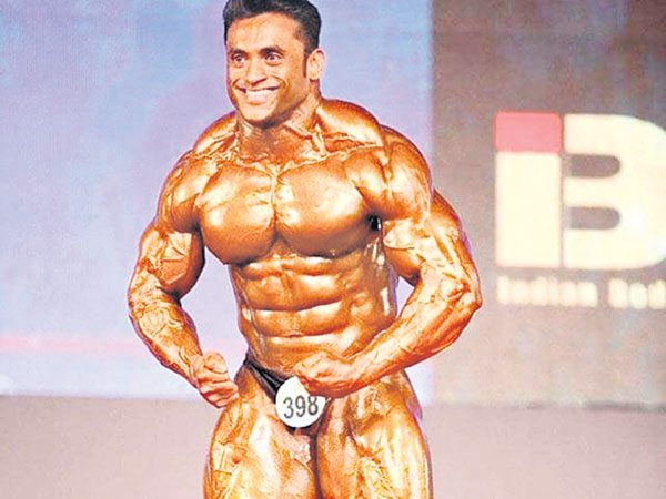 కరోనాతో కండలవీరుడు మృతి