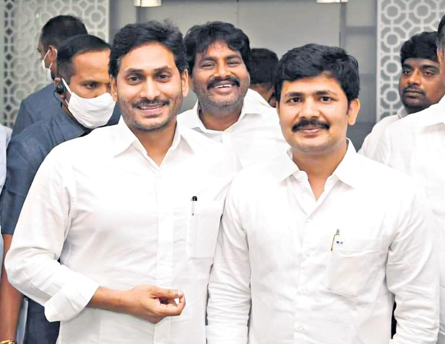 బెల్గాంలో బీజేపీ గెలుపు.. కన్యాకుమారిలో ఎదురుగాలి