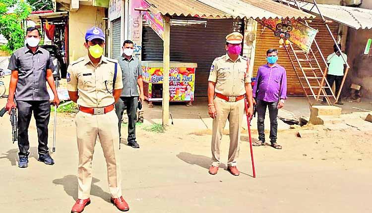 లాక్‌డౌన్‌ వేళ రోడ్డుపైకి వాహనాలొస్తే సీజ్‌