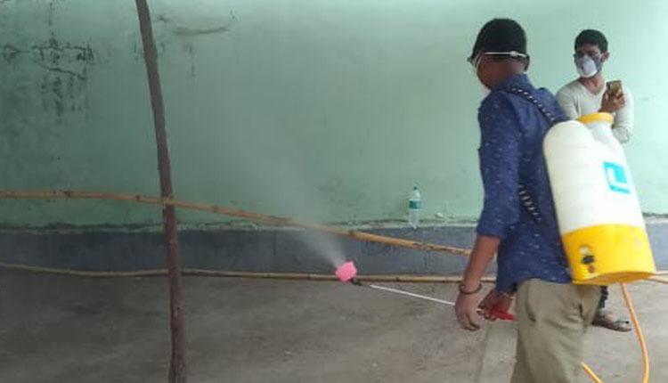 వైరస్‌ నియంత్రణకు హైపోక్లోరైట్‌ ద్రావణం పిచికారీ