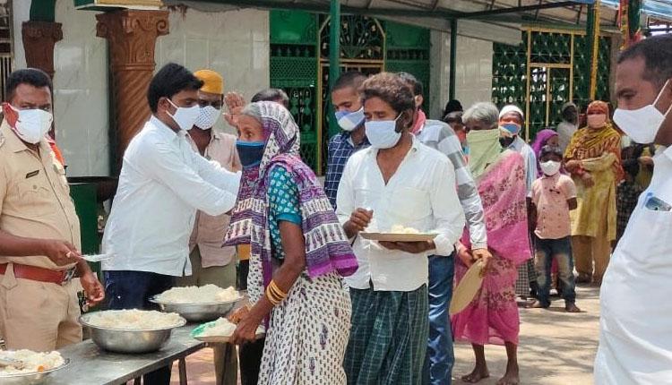 కరోనా బాధితులకు కొండంత అండగా..