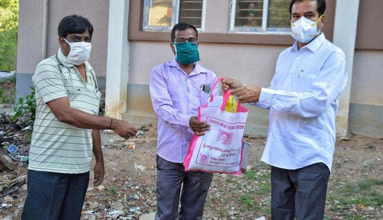 కరోనా బాధితులకు అండగా ప్రభుత్వం