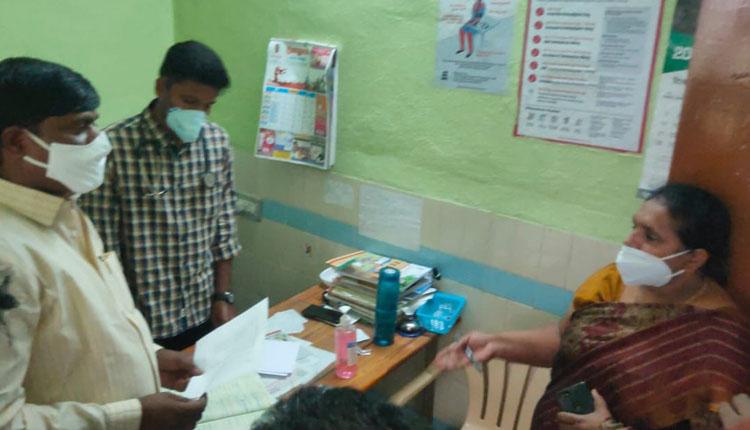 కరోనా బాధితులను ఐసొలేషన్‌ కేంద్రాలకు తరలించాలి