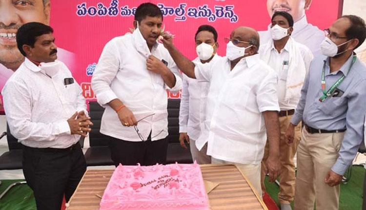 ద‌శ‌ల వారీగా జ‌ర్న‌లిస్టుల‌ స‌మ‌స్య‌లు ప‌రిష్కారం : ఎమ్మెల్యే జోగు రామ‌న్న‌
