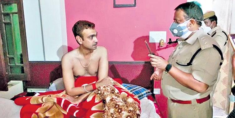 ఎయిర్‌గన్‌తో డిప్యూటీ తాసిల్దార్‌ హల్‌చల్‌