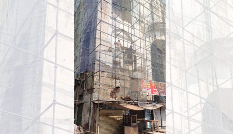 కాళి కమాన్ స‌మీపంలోని ఆక్ర‌మ‌ణ‌ల తొలగింపు