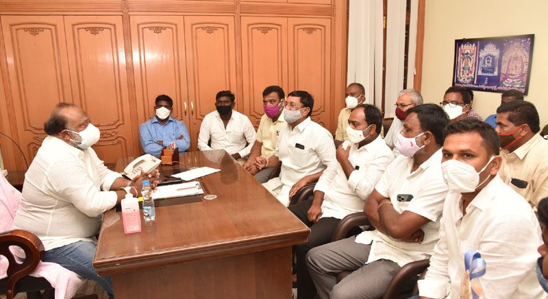 అందరూ కేసీఆర్‌ బొమ్మతోనే గెలిచారు