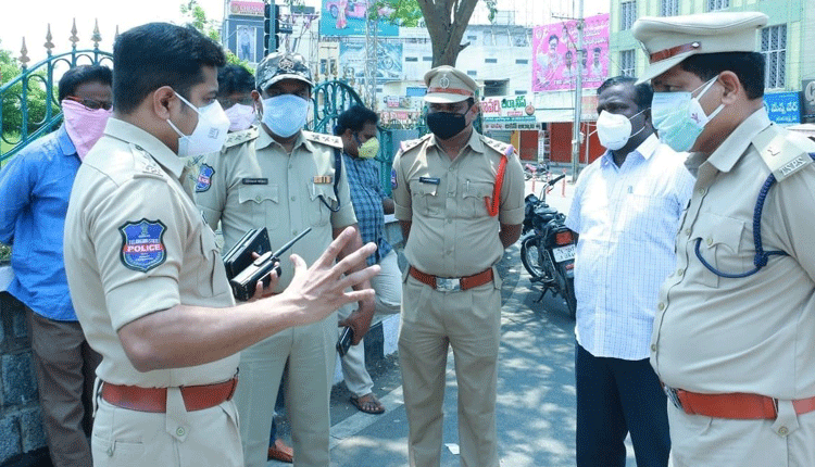 లాక్‌డౌన్‌ నిబంధనలు పాటించాలి