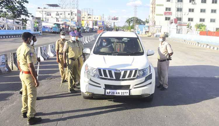 నాల్గోరోజూ లాక్‌డౌన్‌ సంపూర్ణం