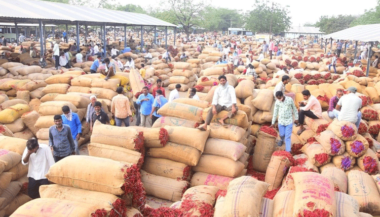 మిర్చి ‘స్టోర్‌’ ఫుల్‌