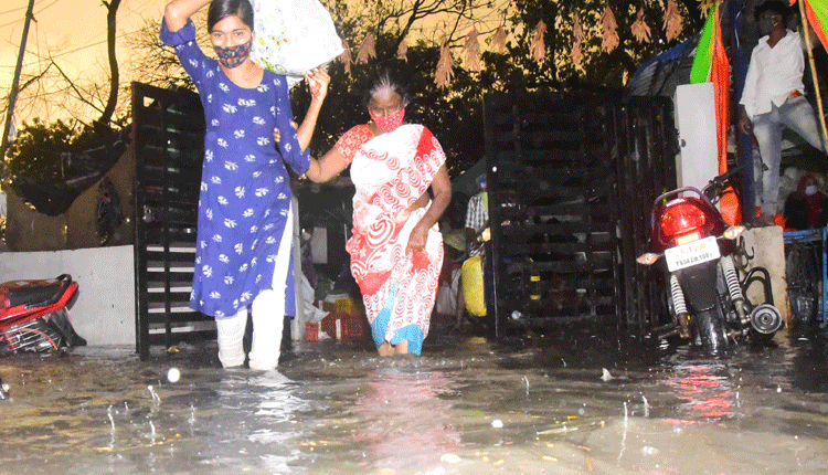 భారీ వర్షం