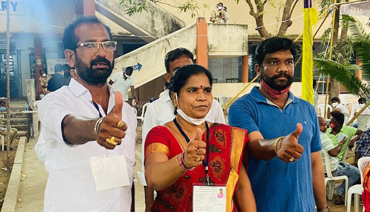 అంబరాన్నంటిన..‘గెలుపు’ సంబురాలు